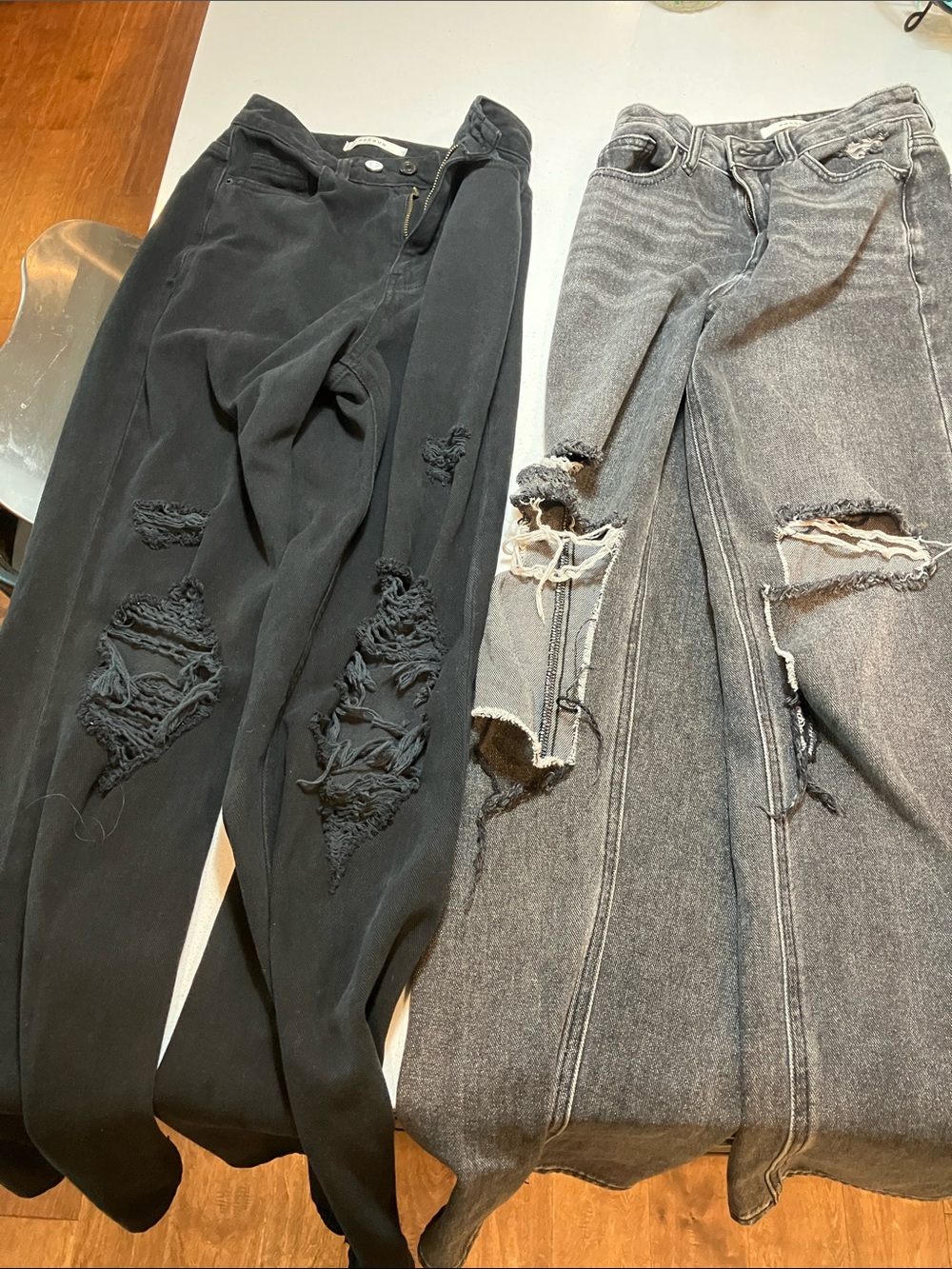 2 pair PacSun Women’s Boyfriend Jeans in Black and Grey Distressed size 25